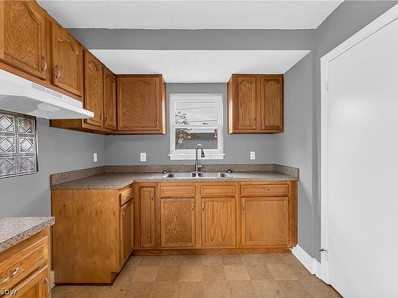 5th image of 27195 Oriole Ave