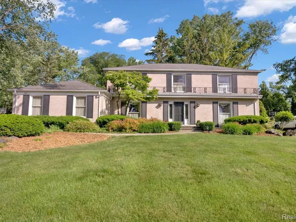 5116 Mohr Valley Ln, Bloomfield Hills, MI 48304