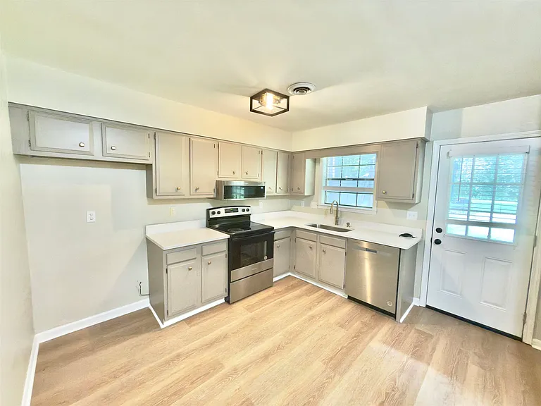 379 Dove Valley Rd — Photo 4