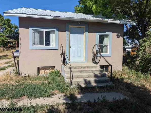 314 S Poplar St, Lusk, WY 82225