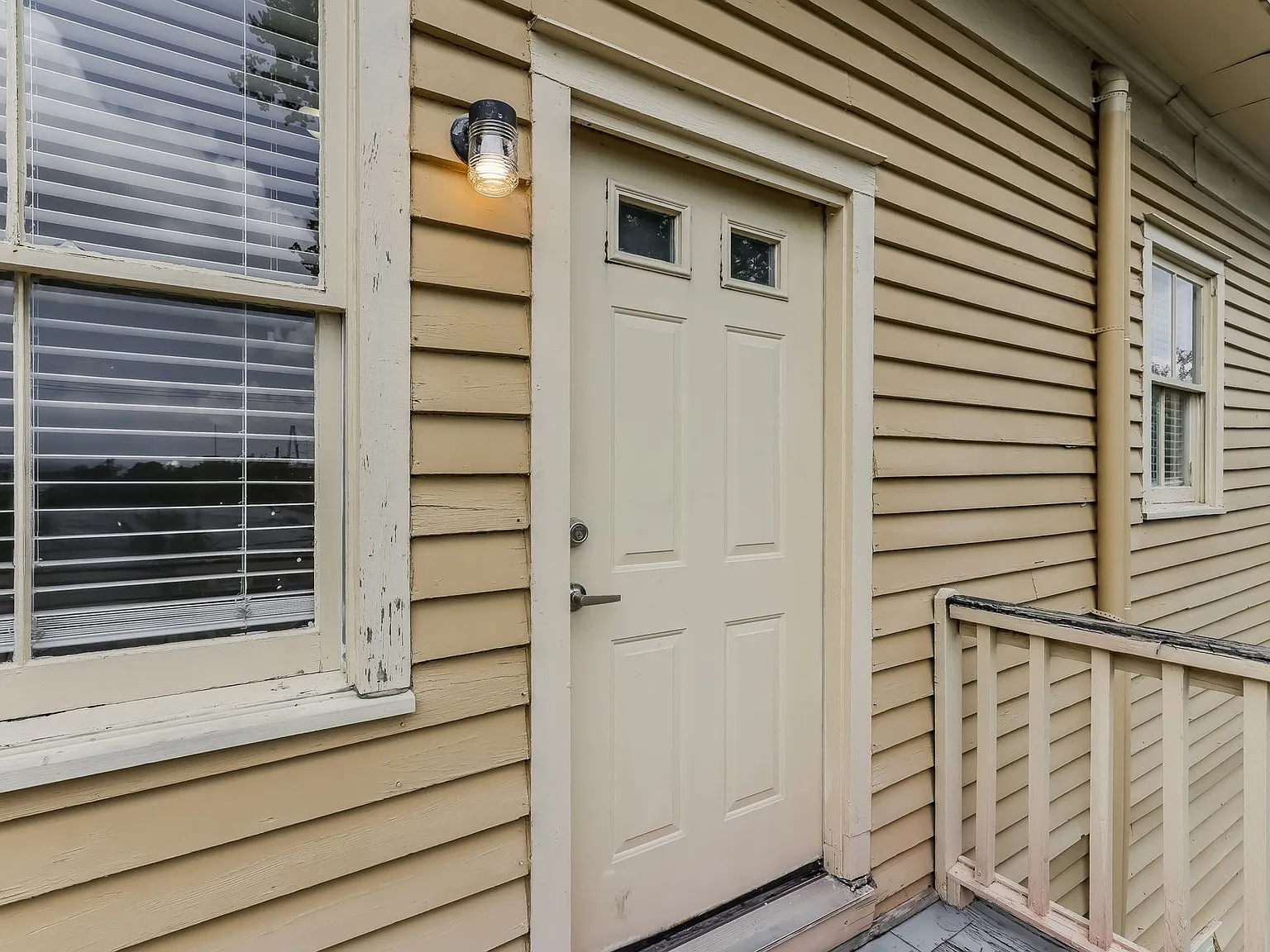 2 bed / 2 bath ~ Mazyck - Wraggborough Neighborhood — Photo 3
