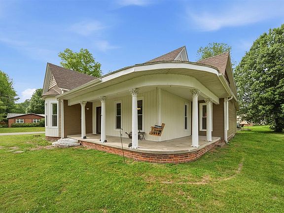 2nd image of 303 Oakwood Dr