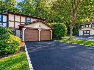 23 Pond Path, Woodbury, NY 11797