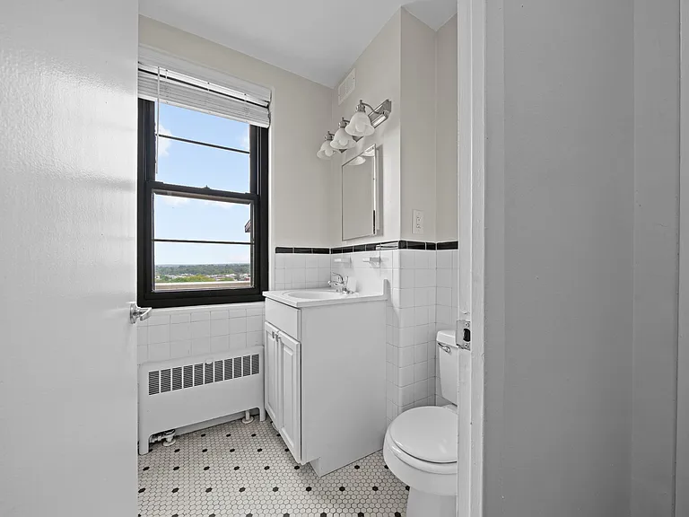 Broadview Apartments — Photo 32