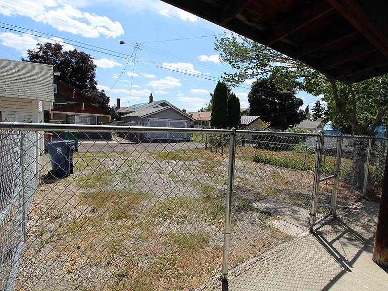 1306 E Montgomery Ave — Photo 25