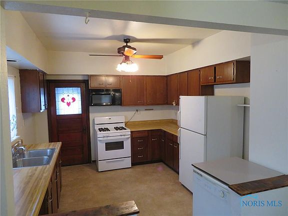 4th image of 208 Milford St