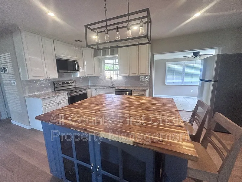 3 bed, 2.0 bath, 1326 sqft, $2,750 — Photo 3