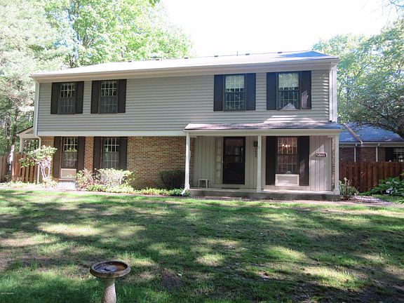2nd image of 3695 Brentwood St
