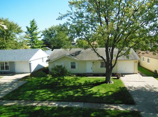 405 Ridge Cir, Streamwood, IL 60107