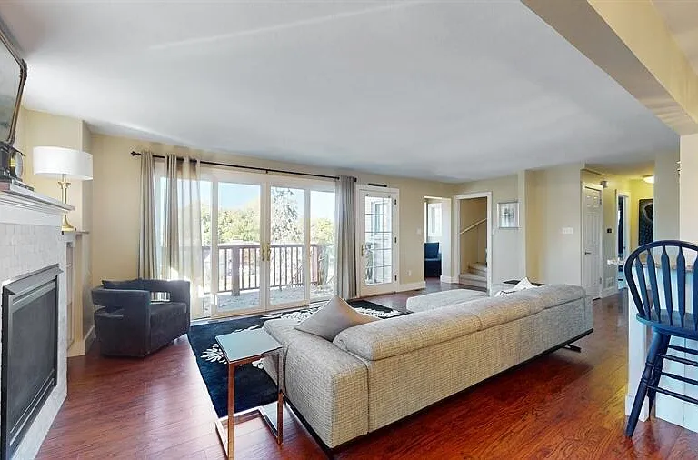 830 Pine Tree Ln — Photo 3
