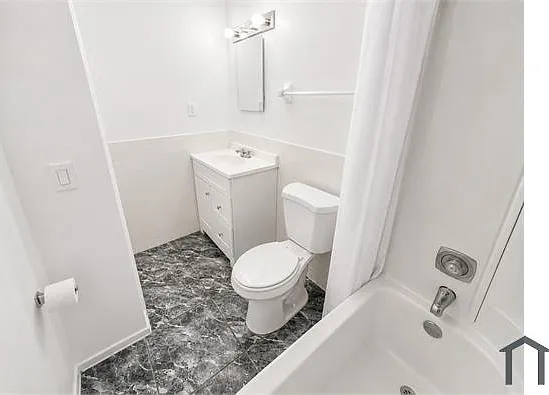 1956 S Pine Dr — Photo 2