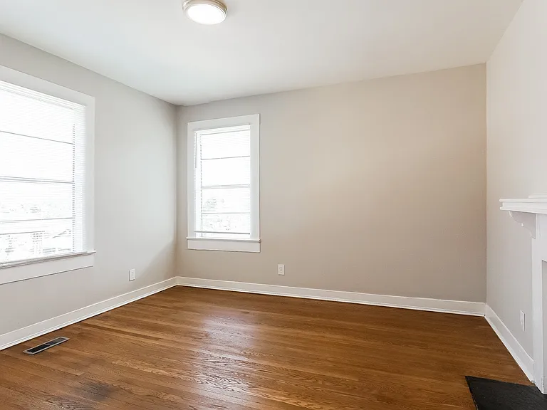 1548447_029_bedroom_12972325.jpg