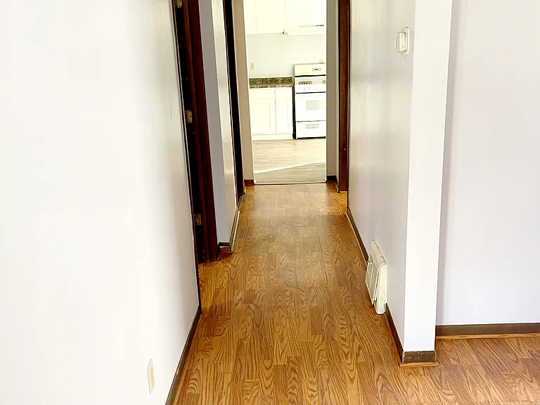 174 Acker St E #2 — Photo 4