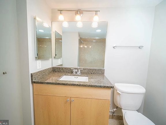 3rd image of 7500 Woodmont Ave #S1001