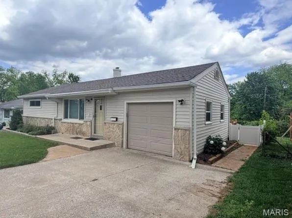 422 Barron Ln, Saint Louis, MO 63119