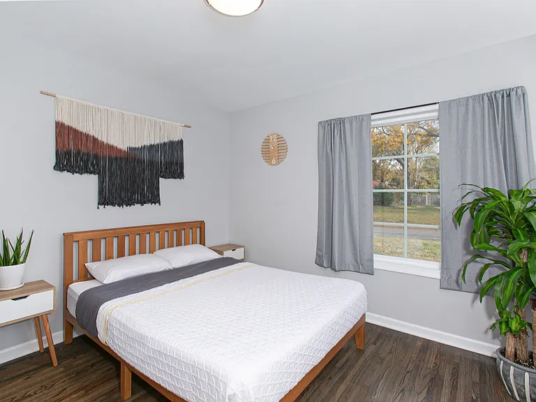 225 S Bleckley Dr — Photo 12