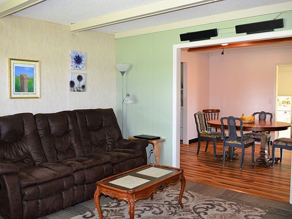 3rd image of 15915 Missouri Dr
