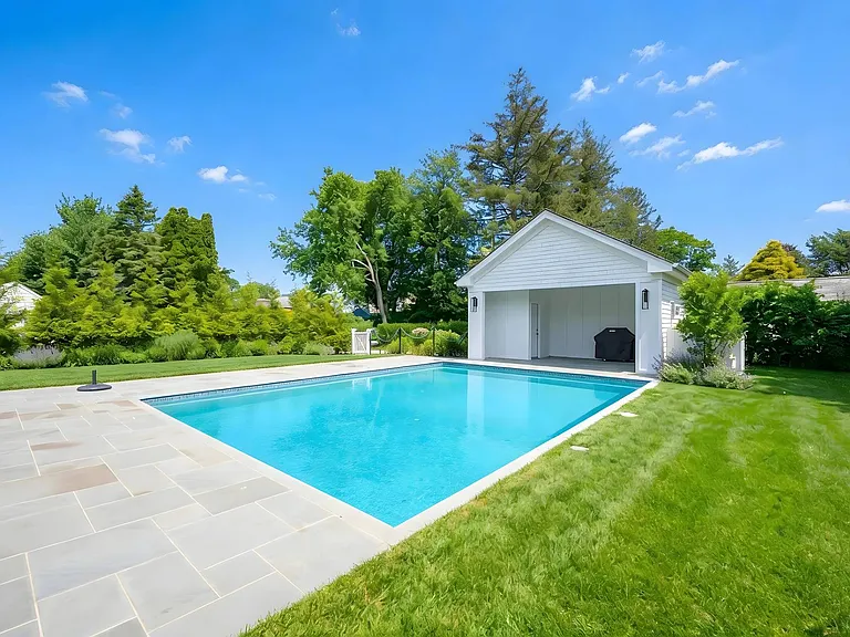 30 Bellows Ln — Photo 3