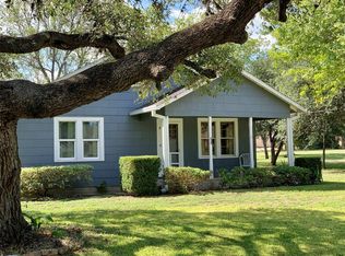 228 E 9th St, Flatonia, TX 78941