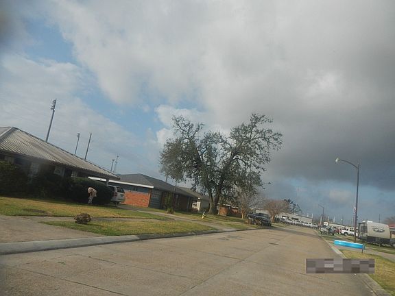 5th image of 215 Douglas Dr