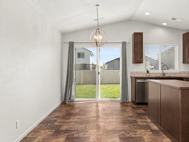1526 N Minam Loop — Photo 16