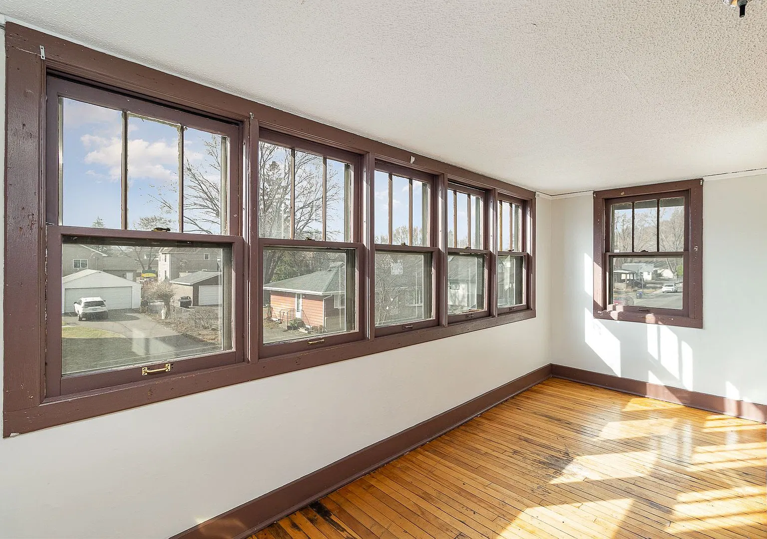Spacious 4 Bed | 2 Bath Home Minutes from Grand Casino Arena — Photo 3