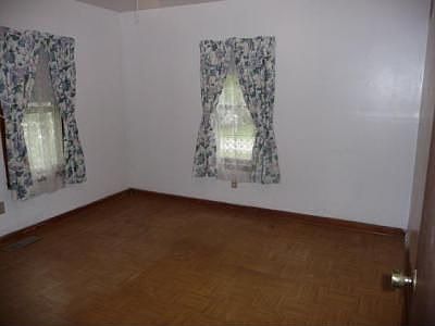 4th image of 2036 Davis Ave