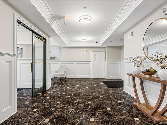 3rd image of 101 Sheldrake Place #20
