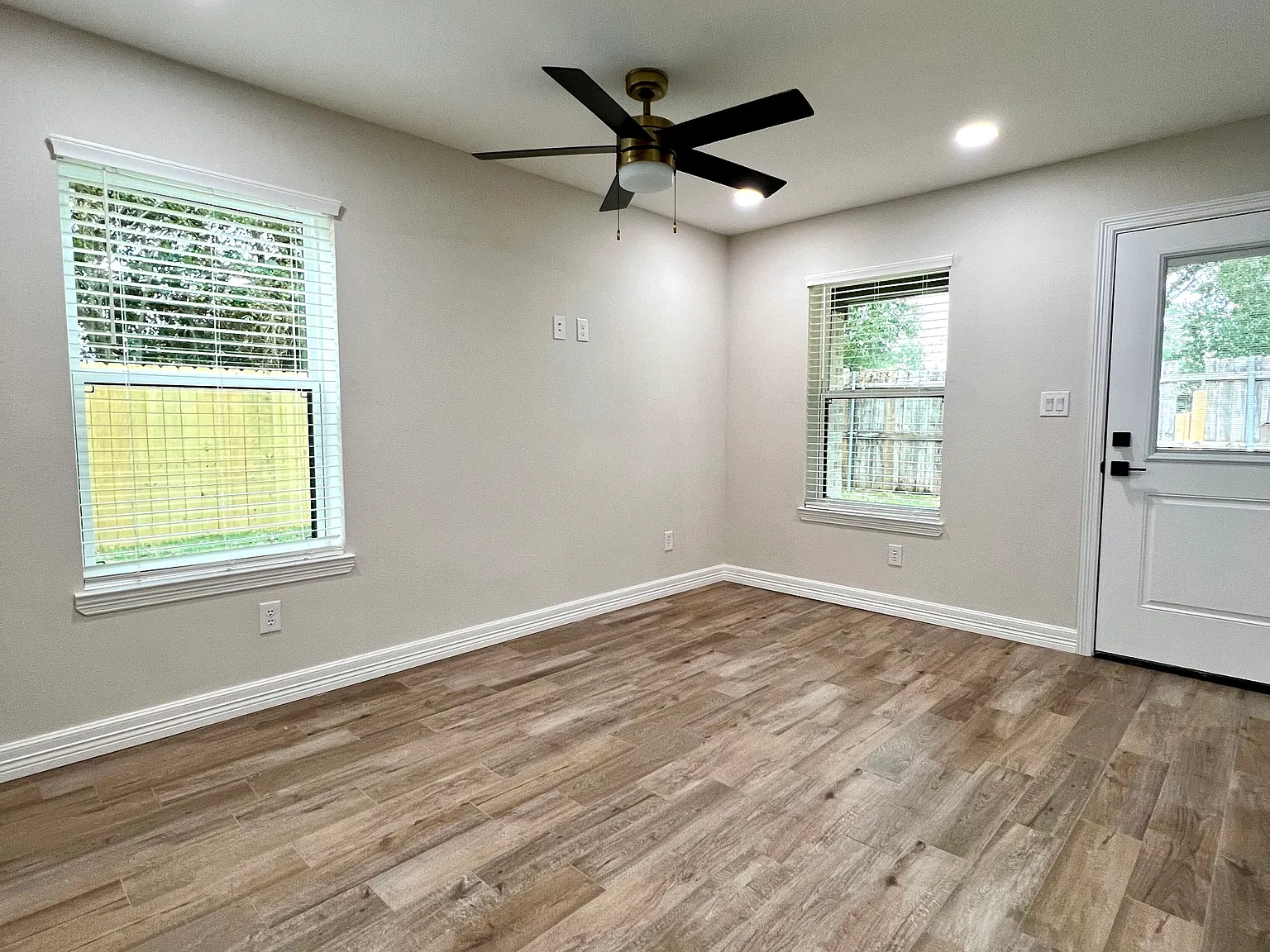3 bed, 2.5 bath, 1220 sqft, $2,000 — Photo 4