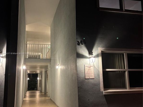 260 S Cypress Rd APT 103