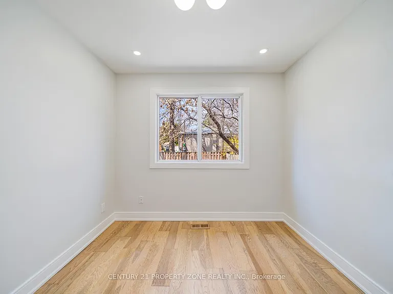 203 Toynbee Trl — Photo 25
