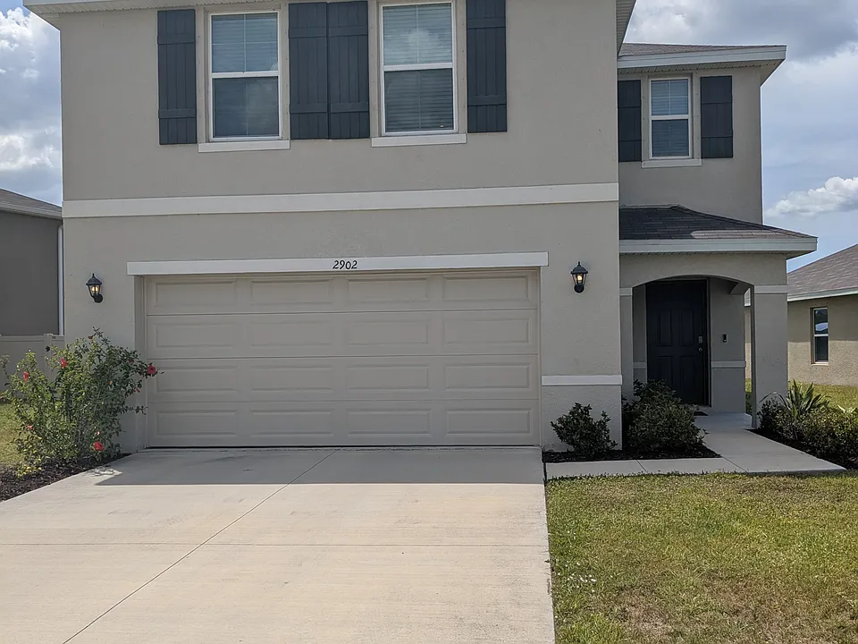 2902 Rock Sound St