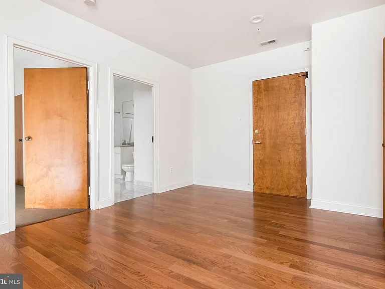 1411-5 Walnut St #801 — Photo 11
