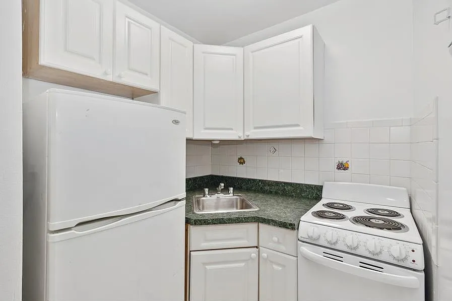 1630 2nd Avenue — Photo 3