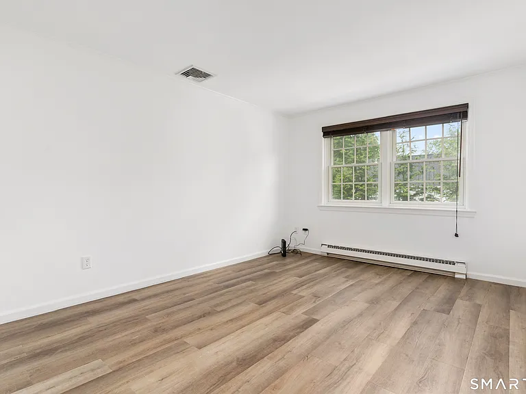24 Herman Ave — Photo 17