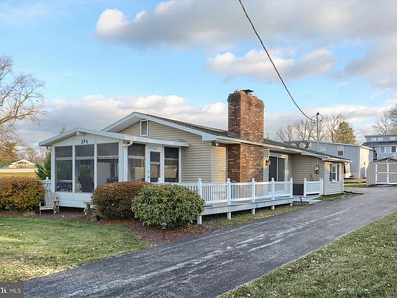 3rd image of 395 Lake Meade Dr