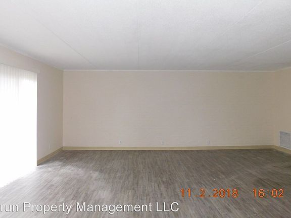5th image of 184 Berlin Dr
