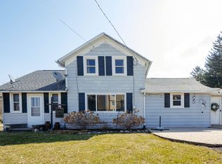 213 Dix Rd, Mount Calvary, WI 53057