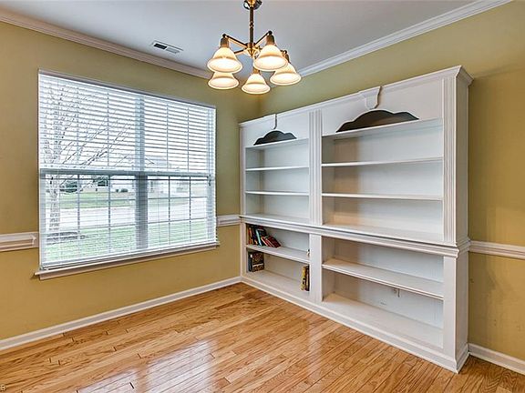 4th image of 7309 Daffodil Ln