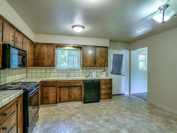 5th image of 8018 Livorna Way