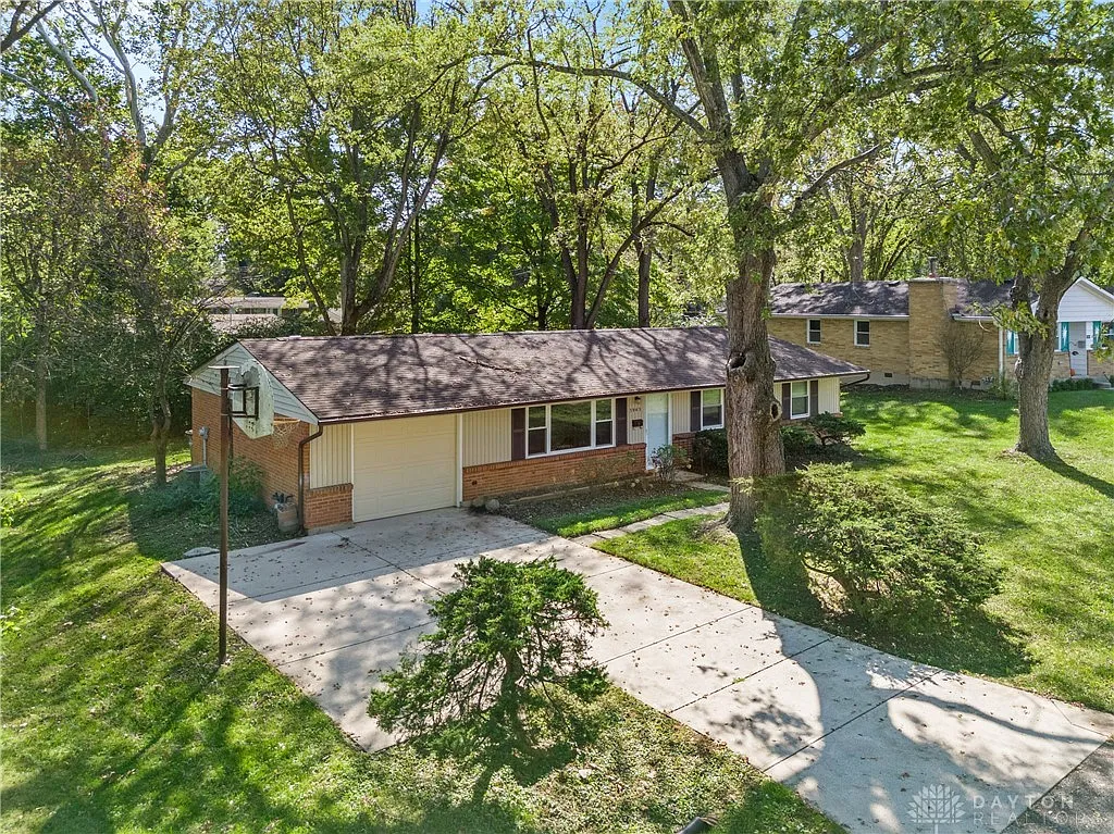 3945 Sloping Dr photo 1