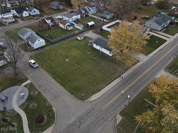 4th image of 25th St NE