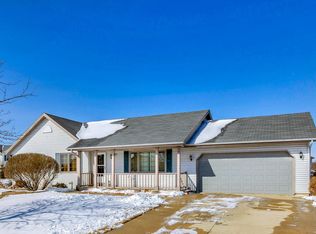 355 Hickory Dr, Fredonia, WI 53021