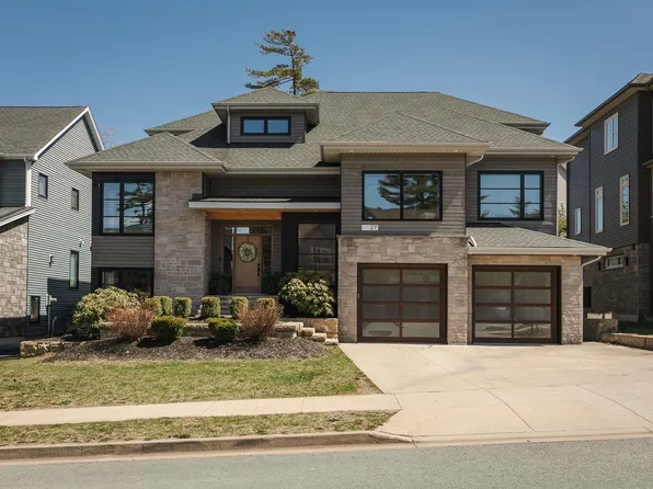 27 Weybridge Ln, Bedford, NS B4B 0R9