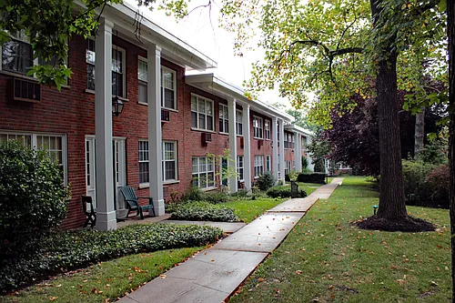 White Bluff Apartments Photo 1