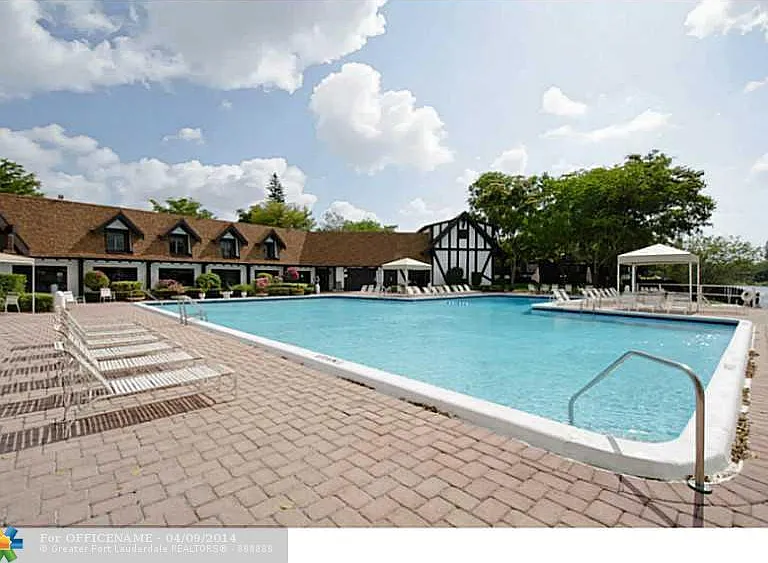 3690 Inverrary Dr #3 — Photo 2