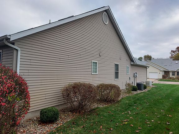 4th image of 1325 Honeysuckle Ln