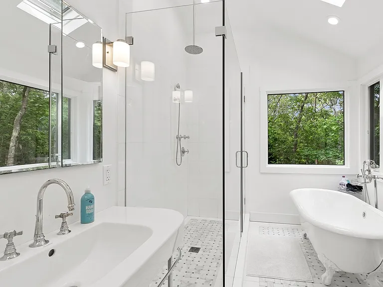 31 Montauk Ave — Photo 22
