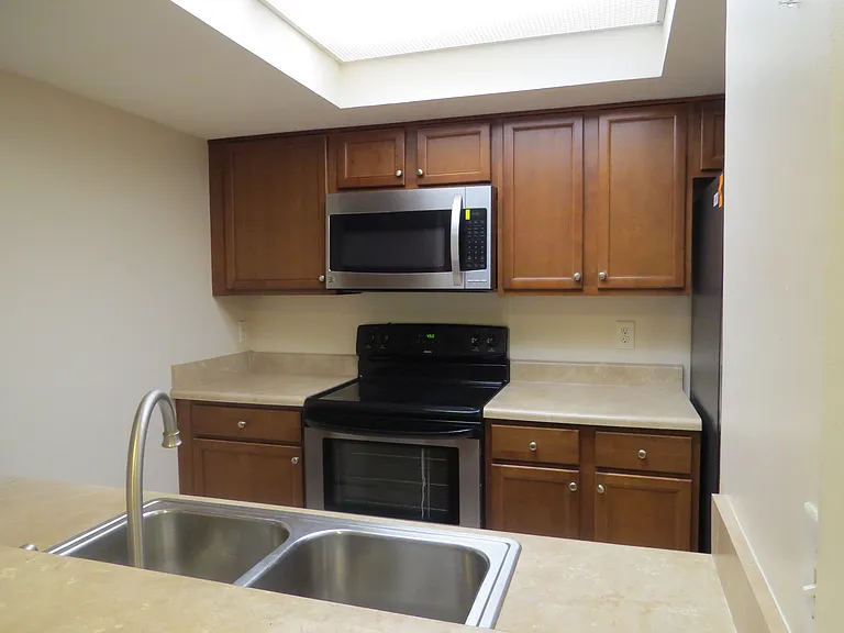 910 SW 56th Ter — Photo 16