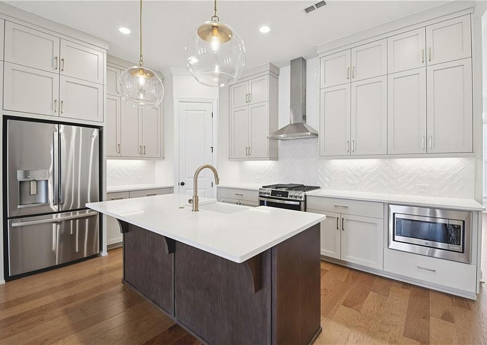 1st image of 1008 Crown Oak St #37